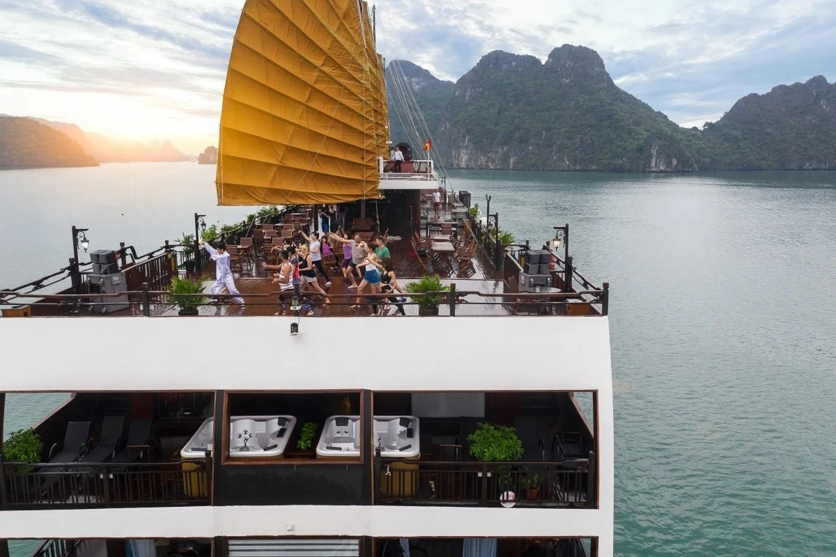 Sail in Regal Style with La Regina Legend Cruise: A Comprehensive Guide to Luxury in Ha Long and Lan Ha Bay