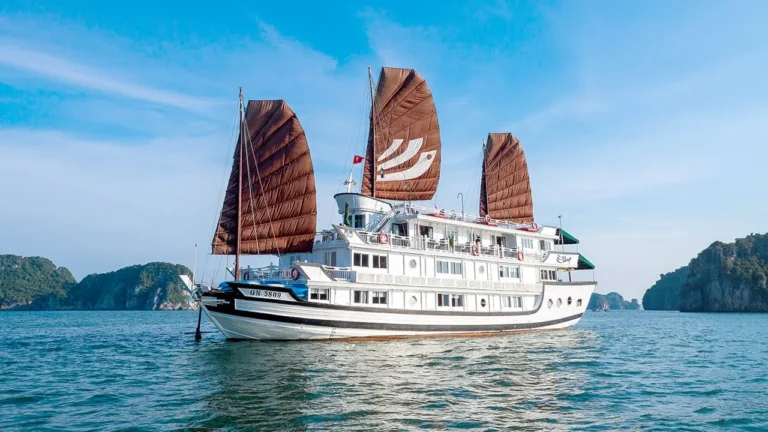 Bhaya Classic Cruise – The Original & Most Trusted Luxury Cruise in Halong Bay | Timeless Elegance, Consistent Service & Unbeatable Value 🌊